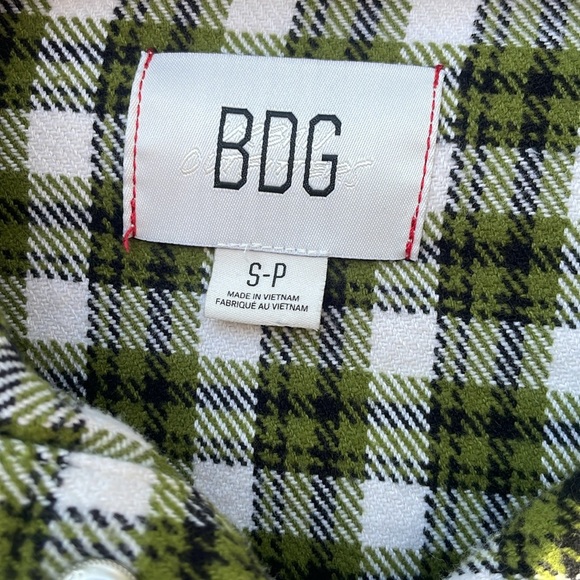 BDG cropped flannel- size small - Picture 2 of 6